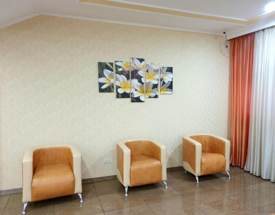 Gostinochyi Kompleks Hillary Temirtau ภายนอก รูปภาพ